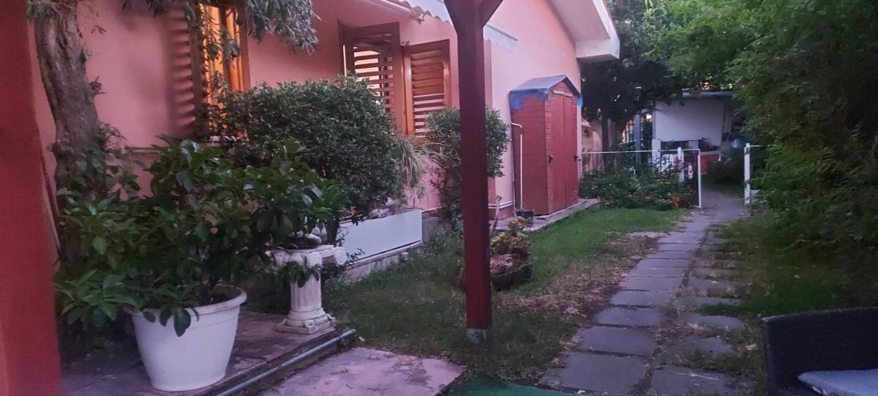 Stanza In Villa Con Giardino Con Box Doccia Idromassaggio Rent A Car Aci Bonaccorsi Exterior foto