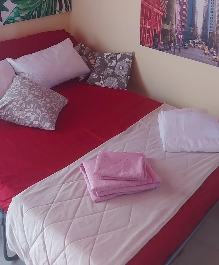 Stanza In Villa Con Giardino Con Box Doccia Idromassaggio Rent A Car Aci Bonaccorsi Exterior foto