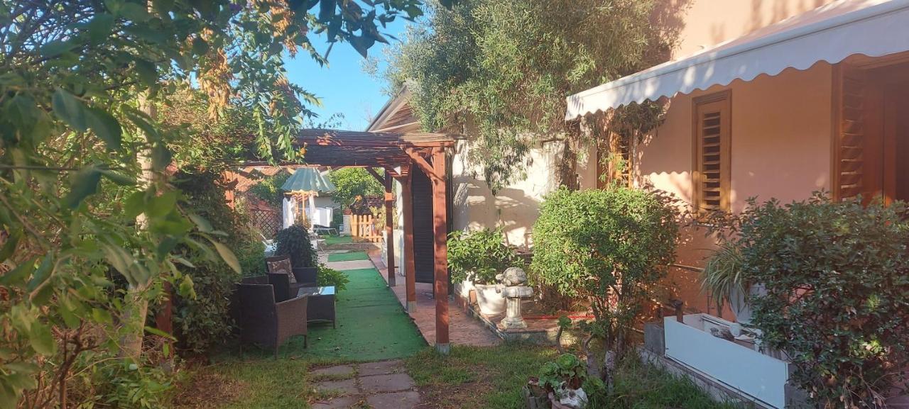 Stanza In Villa Con Giardino Con Box Doccia Idromassaggio Rent A Car Aci Bonaccorsi Exterior foto